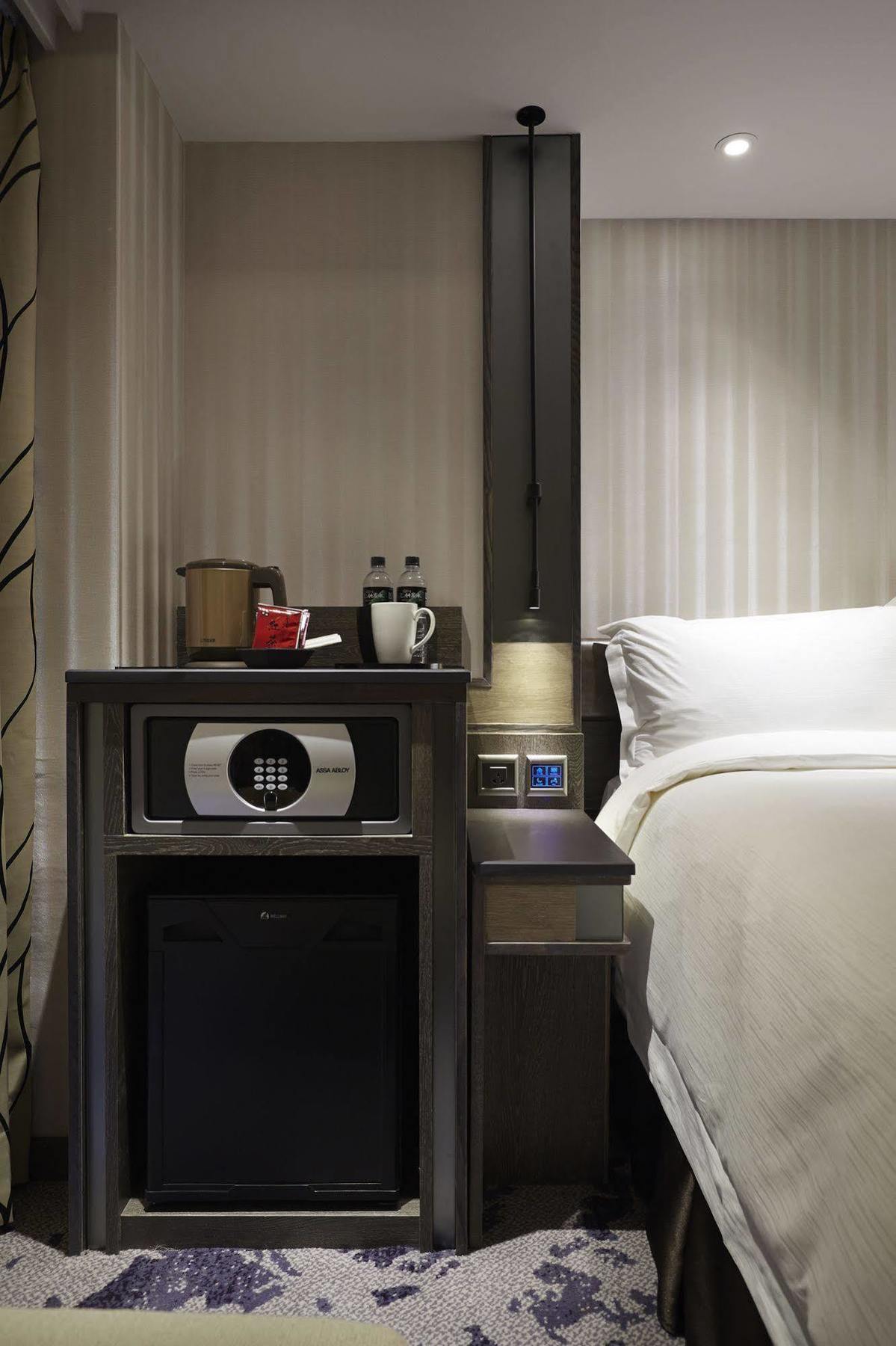 At Home Hotel Ximen Тайпей Екстериор снимка