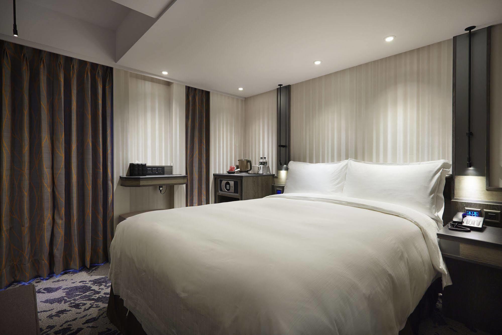 At Home Hotel Ximen Тайпей Екстериор снимка